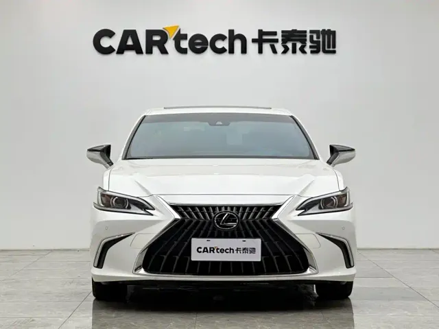 Lexus ES — Фото автомобиля 7
