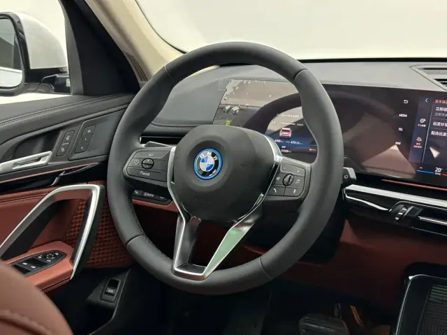 BMW iX1 — Фото автомобиля 20