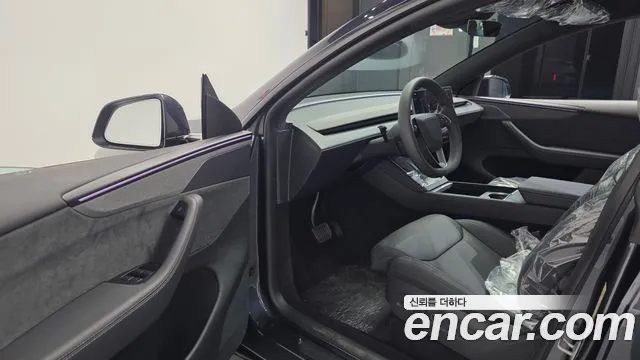 Tesla Model Y — Фото автомобиля 10