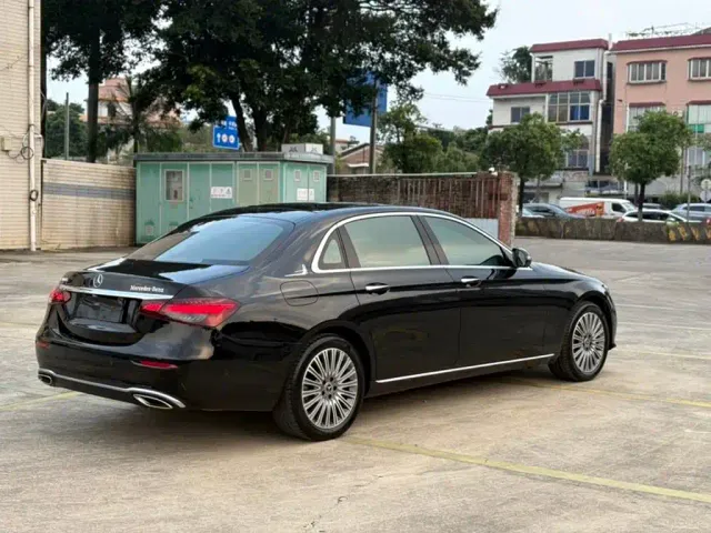 Mercedes-Benz E-Class — Фото автомобиля 4