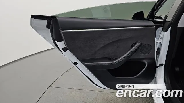 Tesla Model 3 — Фото автомобиля 14