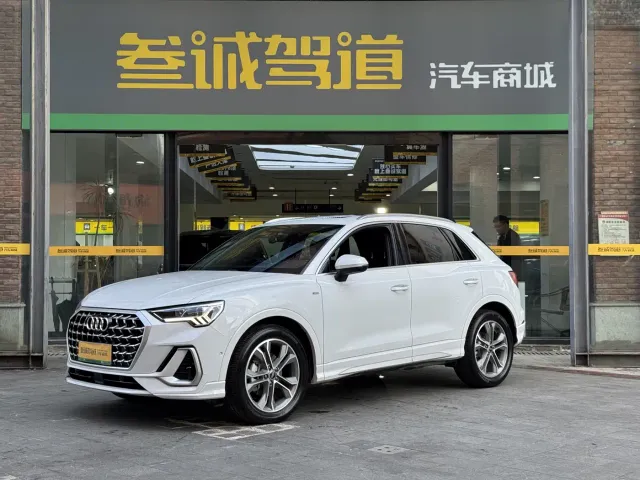Фотография автомобиля — Audi Q3