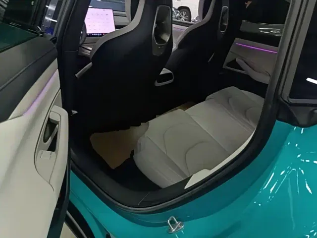 Xiaomi SU7 — Фото автомобиля 16