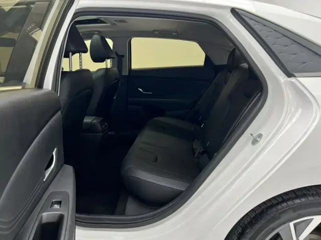 Hyundai Elantra — Фото автомобиля 16