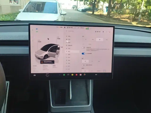Tesla Model Y L — Фото автомобиля 12