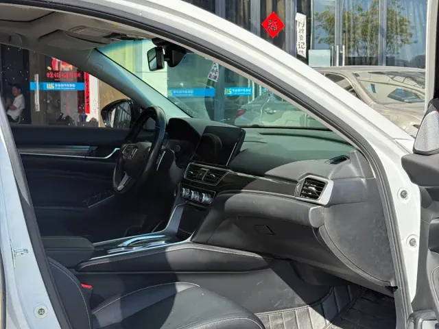 Honda Accord — Фото автомобиля 13