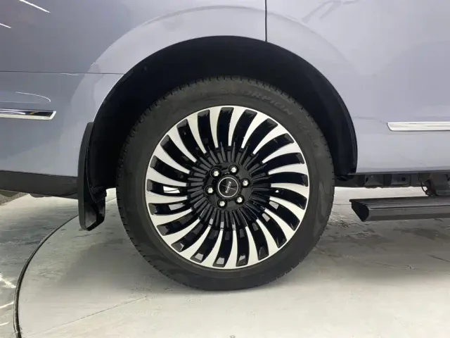 Lincoln Navigator — Фото автомобиля 11