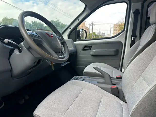 Wuling Motors Wuling Yangguang 2024 300km Comfort Passenger Version 60kW — Фото автомобиля 5