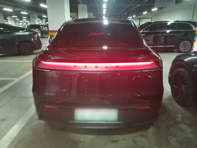 Tesla Model Y — Фото автомобиля 5
