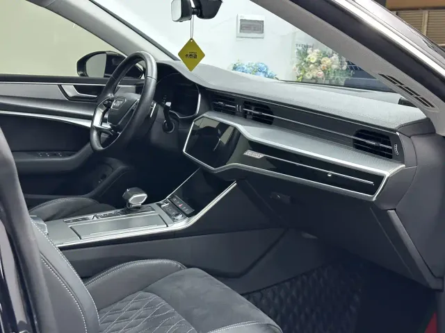 Audi A7L — Фото автомобиля 16