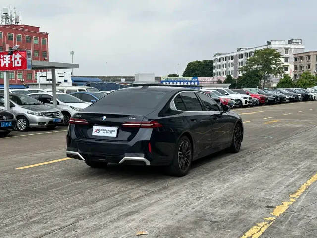 BMW 5 Series — Фото автомобиля 5