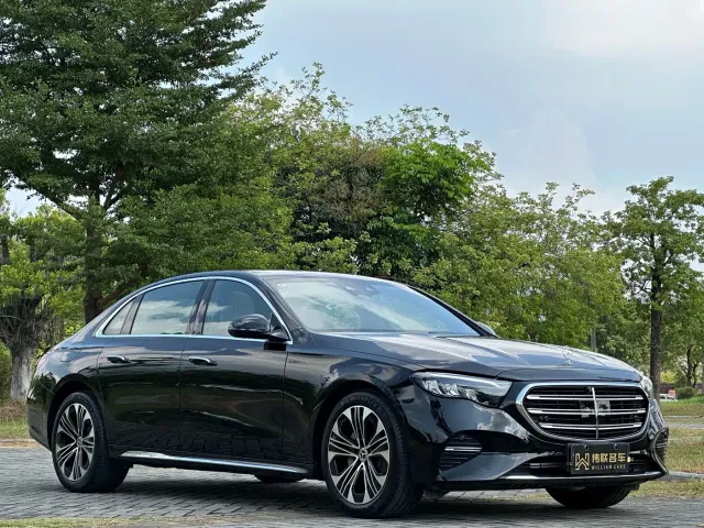 Mercedes-Benz E-Class — Фото автомобиля 3