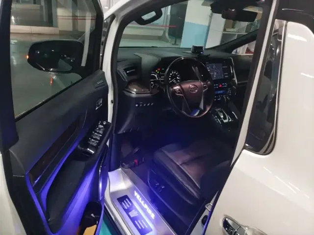 Toyota Vellfire — Фото автомобиля 15