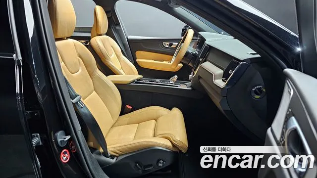 Вольво XC60 — Фото автомобиля 11