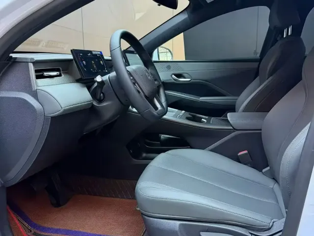 BYD Qin PLUS 2026 DM-i Smart Edition 128KM Progressive — Фото автомобиля 7