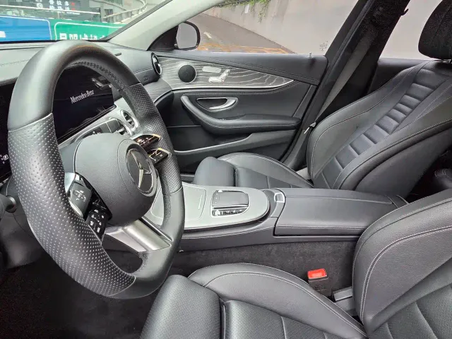 Mercedes-Benz E-Class — Фото автомобиля 17