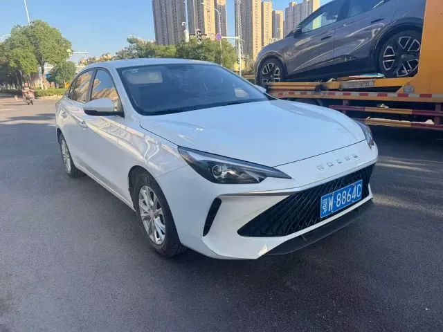 Roewe i5 — Фото автомобиля 3