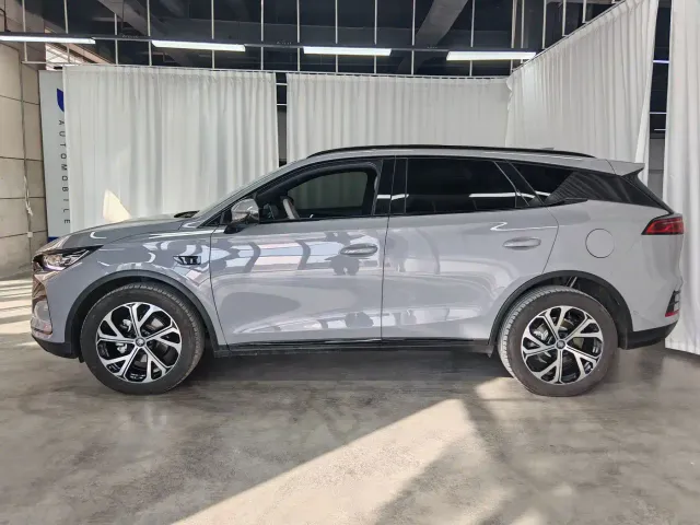 BYD Tang — Фото автомобиля 7