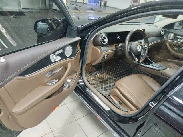 Mercedes-Benz E-Class — Фото автомобиля 6