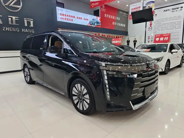 GAC Trumpchi E8 — Фото автомобиля 3