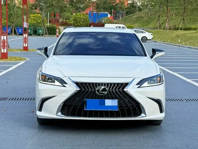 Lexus ES — Фото автомобиля 2