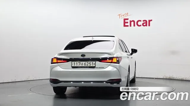 Lexus ES 7th Gen — Фото автомобиля 4