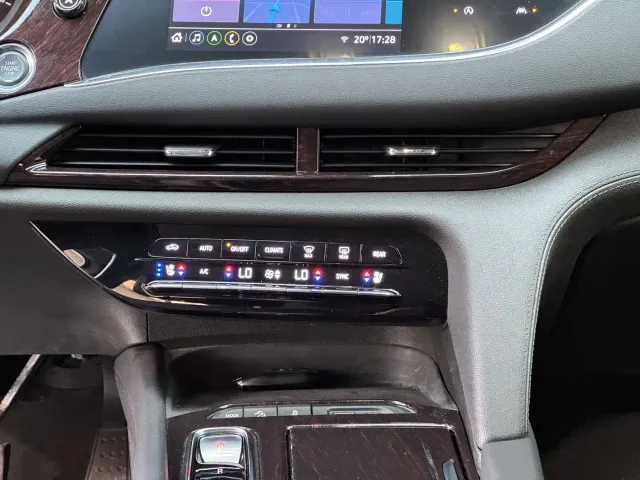 Buick Enclave — Фото автомобиля 10