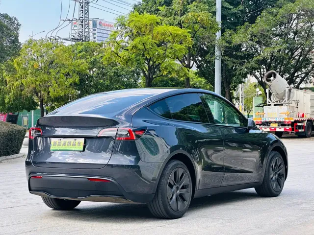 Tesla Model Y — Фото автомобиля 5