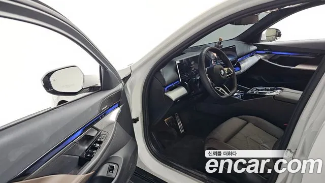 BMW 5 Series G60 — Фото автомобиля 10