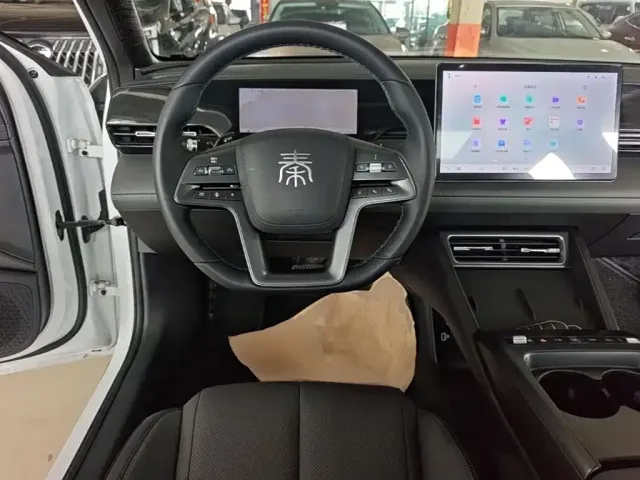 BYD Qin L — Фото автомобиля 10
