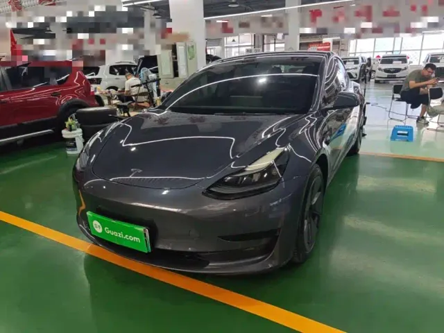 Фотография автомобиля — Tesla Model 3