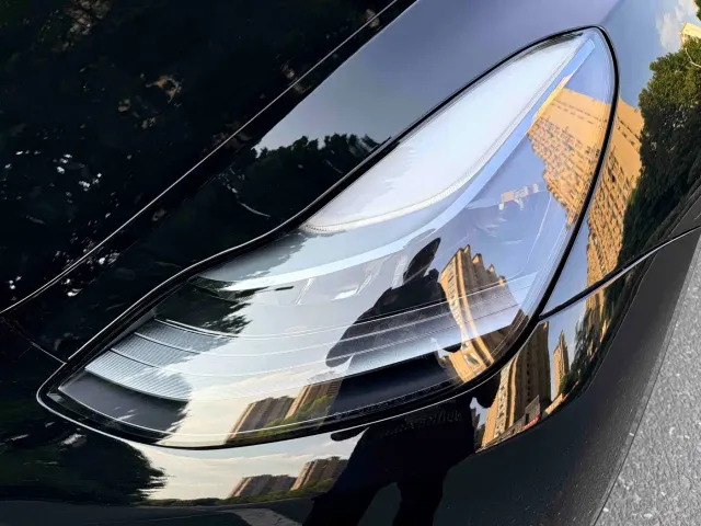 Tesla Model Y — Фото автомобиля 3