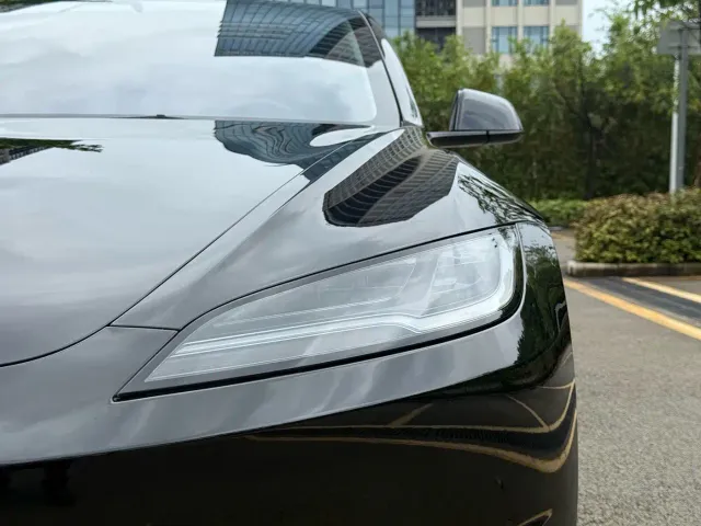 Tesla Model 3 — Фото автомобиля 13