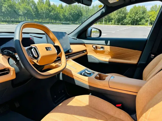 Geely Galaxy Starship 7 EM-i — Фото автомобиля 8