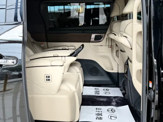 Toyota Alphard — Фото автомобиля 14
