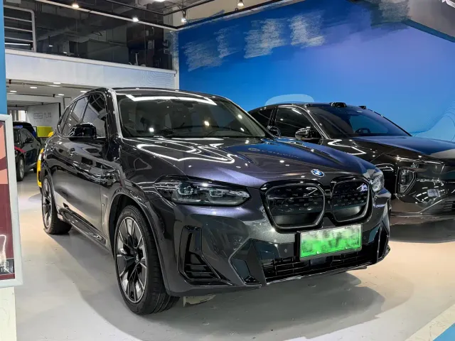 BMW iX3 — Фото автомобиля 2
