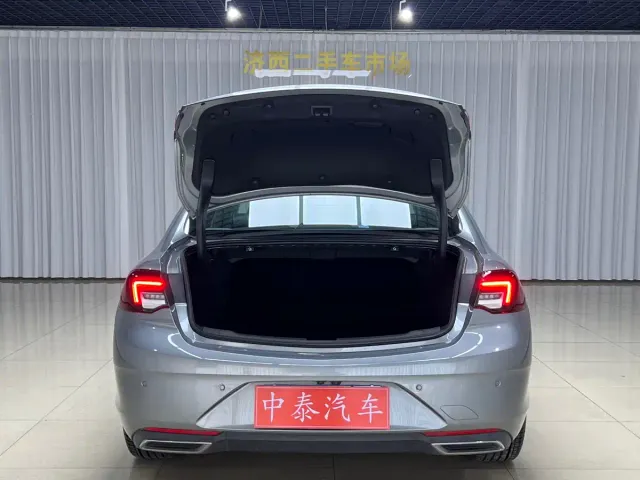 Buick Regal — Фото автомобиля 6