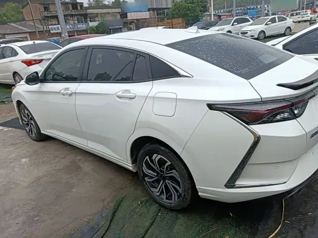 Dongfeng Yixuan — Фото автомобиля 4