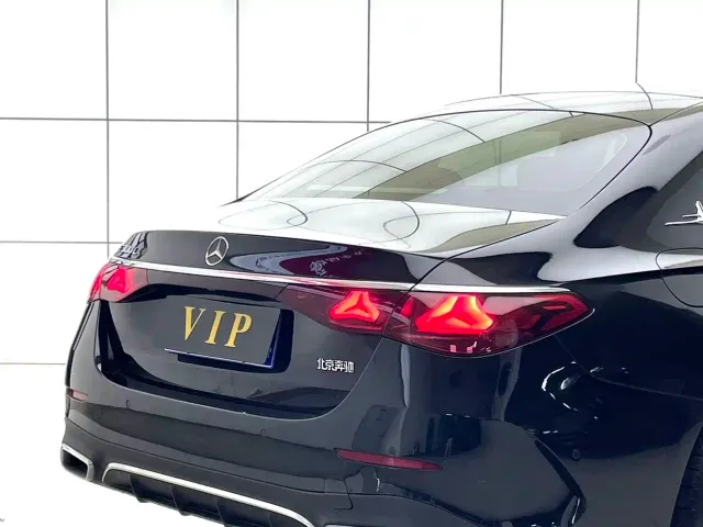 Mercedes-Benz E-Class — Фото автомобиля 20