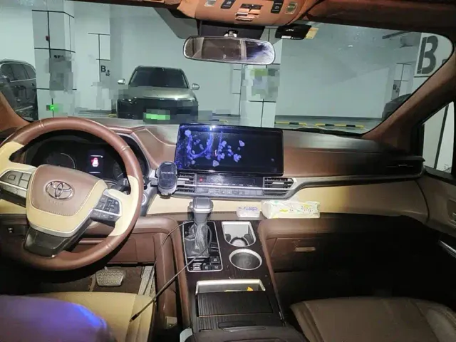Toyota Sienna — Фото автомобиля 12