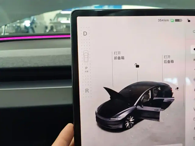 Tesla Model 3 — Фото автомобиля 13