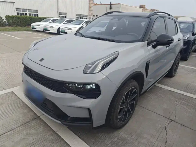 Фотография автомобиля — Lynk & Co 01