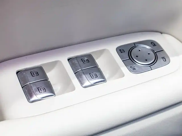 Li Auto L8 — Фото автомобиля 14
