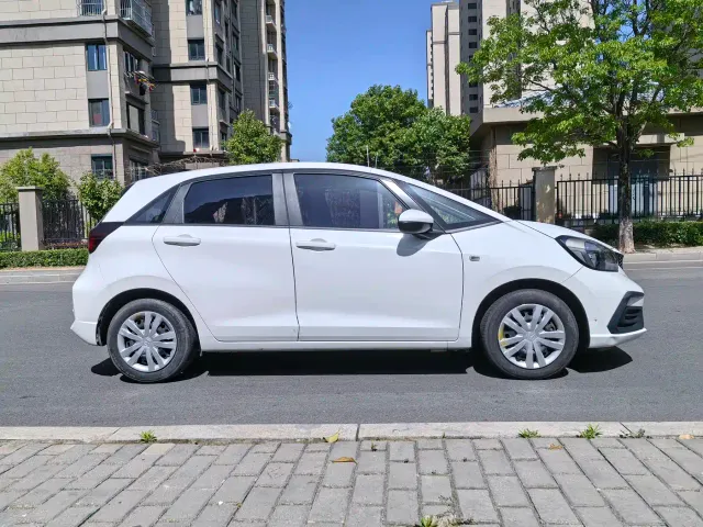 Honda Fit — Фото автомобиля 12
