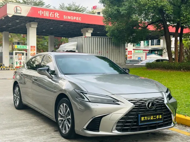 Lexus ES — Фото автомобиля 3