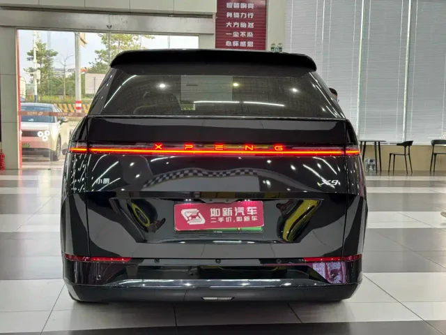 Xpeng X9 — Фото автомобиля 6