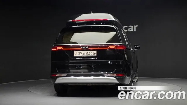 Kia Canival — Фото автомобиля 3