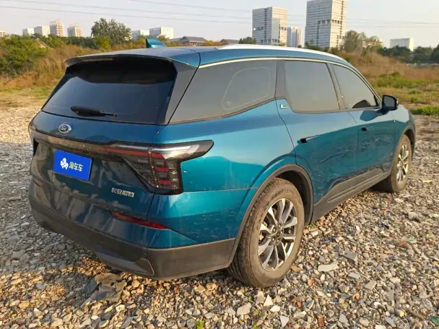 Ford Edge — Фото автомобиля 3