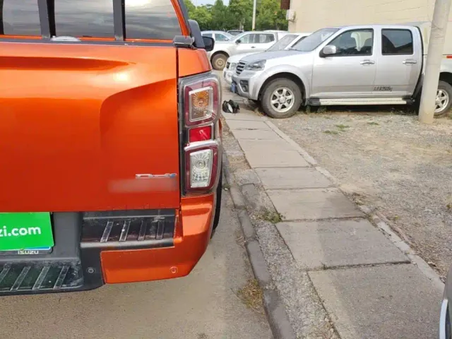 Isuzu D-MAX — Фото автомобиля 7
