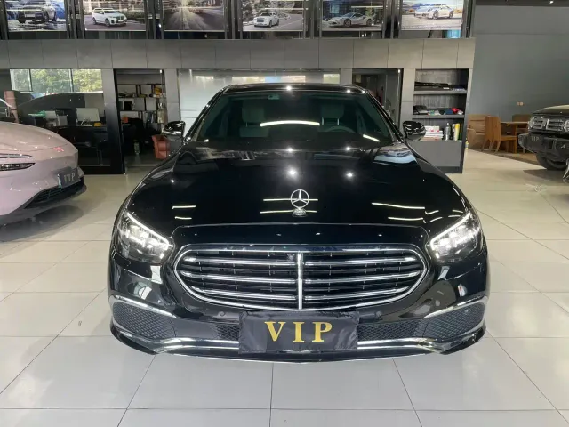 Mercedes-Benz E-Class — Фото автомобиля 2